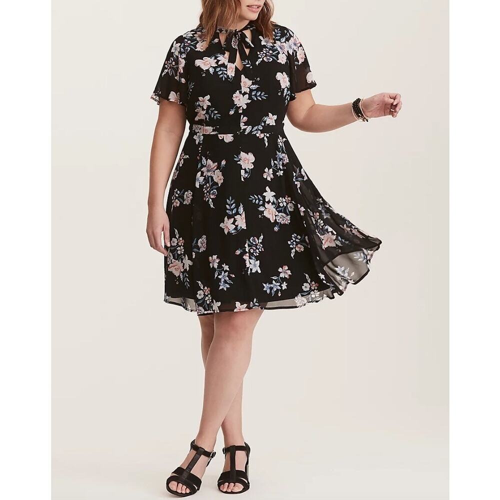 New Torrid Floral Chiffon Skater Dress Black Back Zip Flutter Sleeve Sz 16
